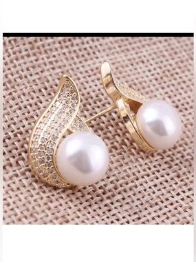 Gold Sparkly Cubic Zircon Pearl tear Drop Sparkly New